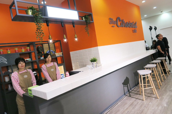 こちらは、シトロエン中央ショールームの新施設「Citroënist café（シトロエニスト カフェ）」。