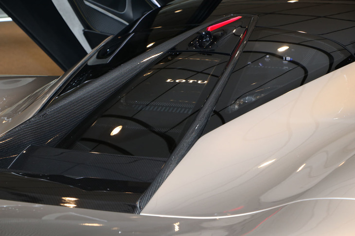 2000kWのバッテリーはキャビンの後方に搭載される。