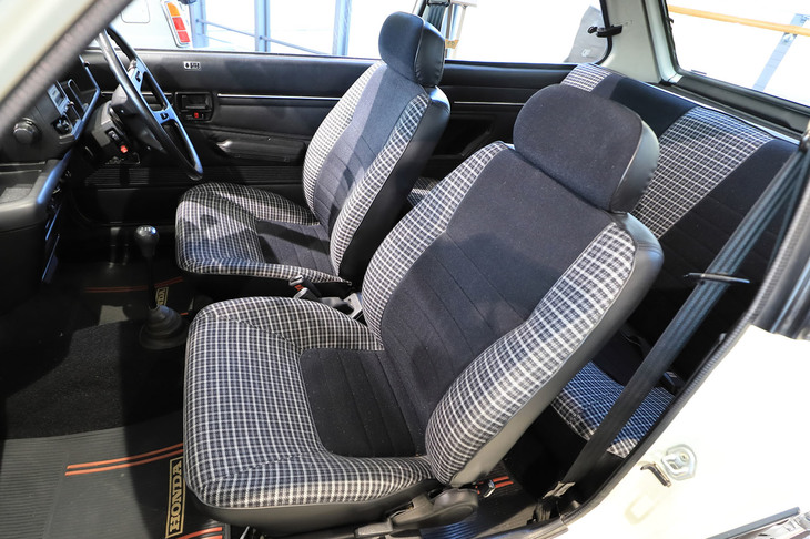 車内空間については、国際水準の広さや、視界のよさを追求。シートには人間工学に基づいた設計が用いられたという。