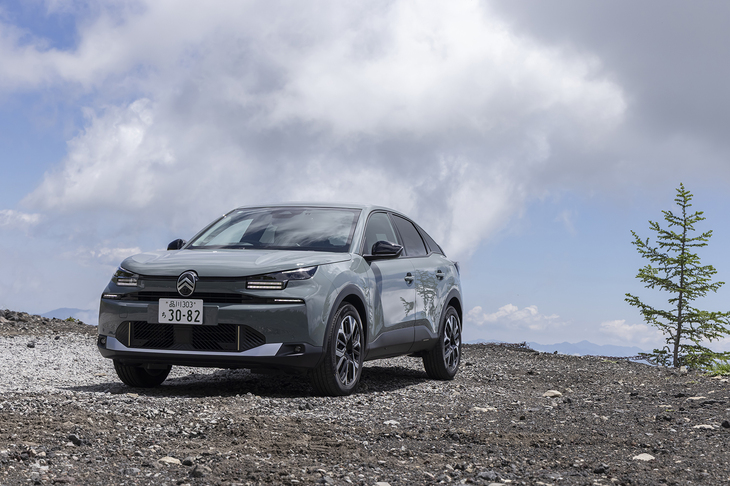 現行型「シトロエンC4」が国内導入されたのは2022年1月のこと。「GS」「BX」等の系譜に連なるCセグメントのハッチバックだ。