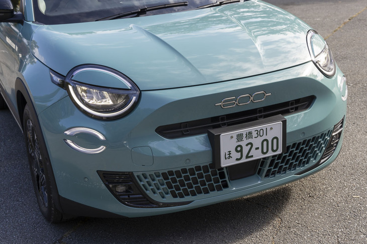 フィアットでは2番目のBEVとして国内導入された「600e」。正しくは「セイチェントイー」だが、見たままに読んでも問題はないだろう。