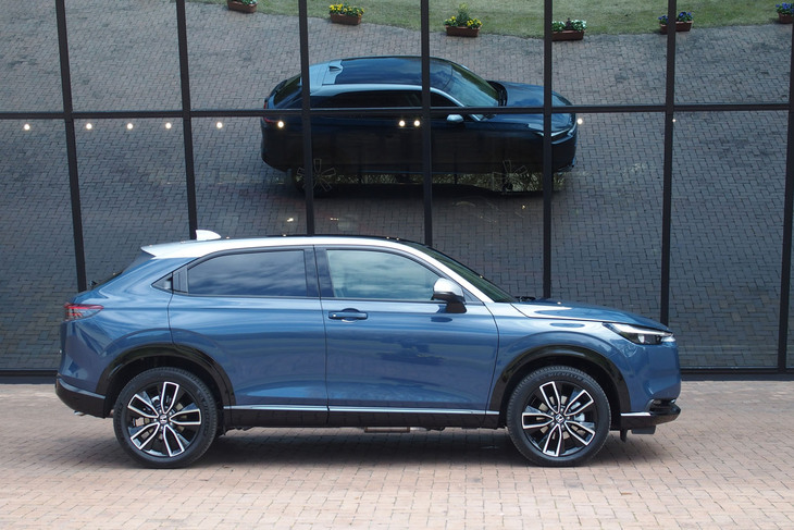 ホンダ・ヴェゼルe：HEV Z PLaYパッケージ（サイドビュー）