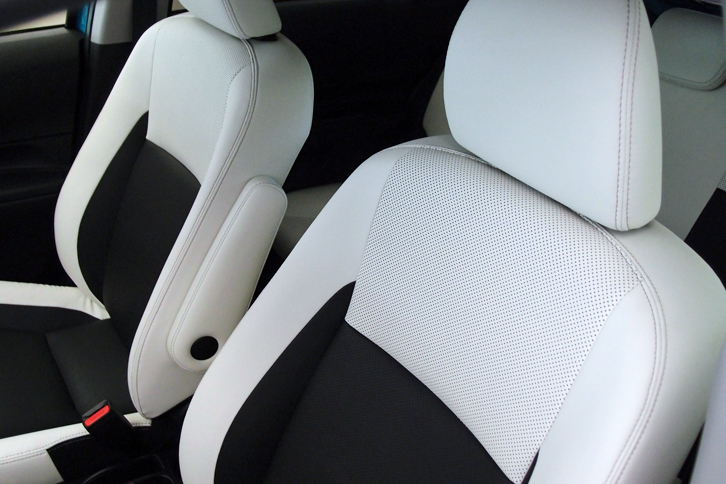 アクア クロスオーバー（フロントシート）