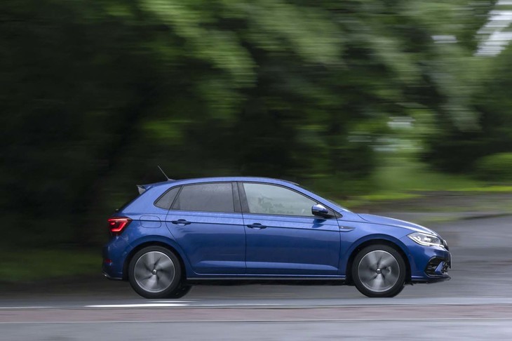 バンパー形状の見直しによって全長が4085mmに拡大している。