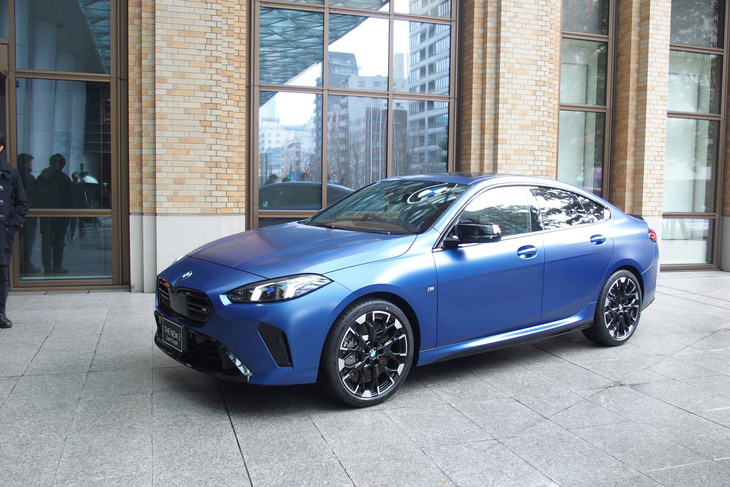 M235i xDriveグランクーペ（フロントビュー）