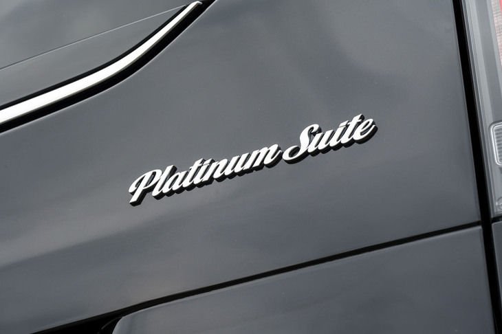 メルセデス・ベンツV220dエクスクルーシブ ロング プラチナムスイート