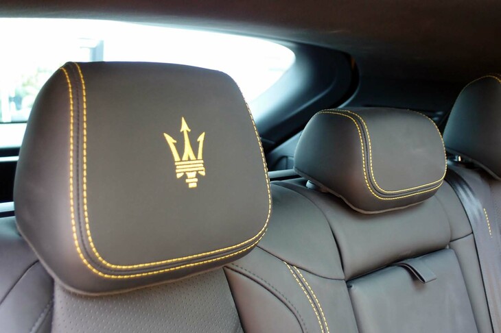 マセラティ・グレカーレ（リアシートのヘッドレスト）