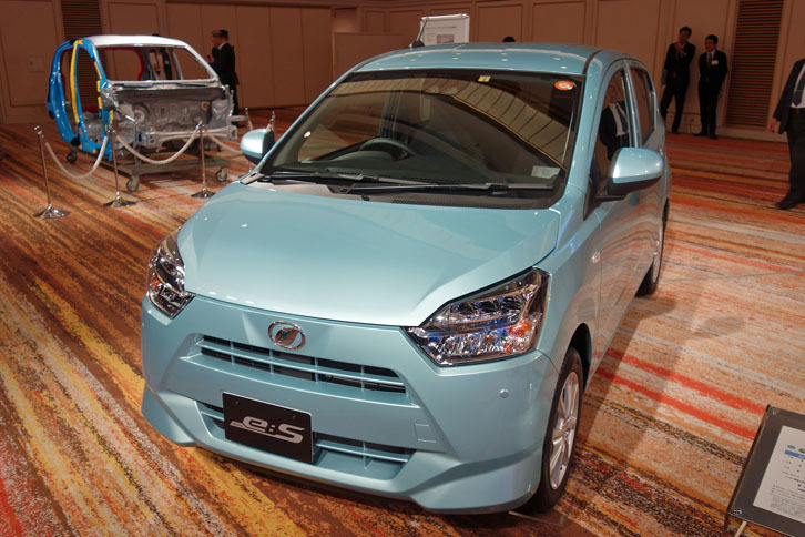 最上級グレードの「G“SAIII”」。ボディーカラーは新規開発色の「スカイブルーメタリック」。