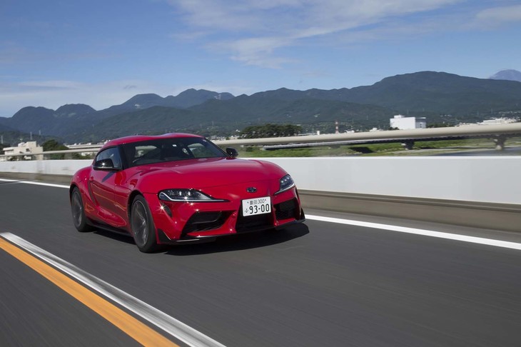 新型「スープラ」のボディー剛性は、「トヨタ86」の2.5倍と公表される。CFRP製キャビンの「レクサスLFA」をもしのぐという。