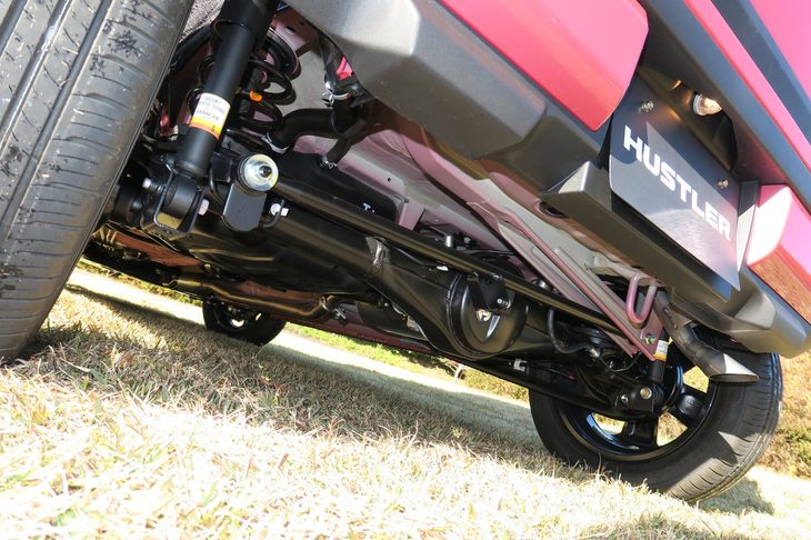 スズキ・ハスラー ハイブリッドXターボ（4WD）（4WD車のリアの足まわり）