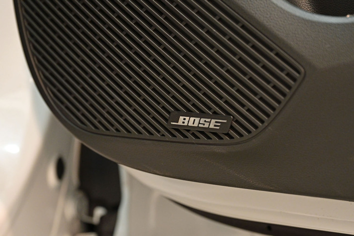 標準装備のBOSEサウンドシステムには9つのスピーカーが備わっている。