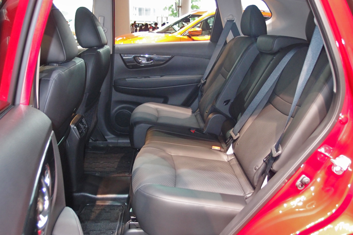 「20X」の2列シート車では、後席の調整機能が大幅に強化された。