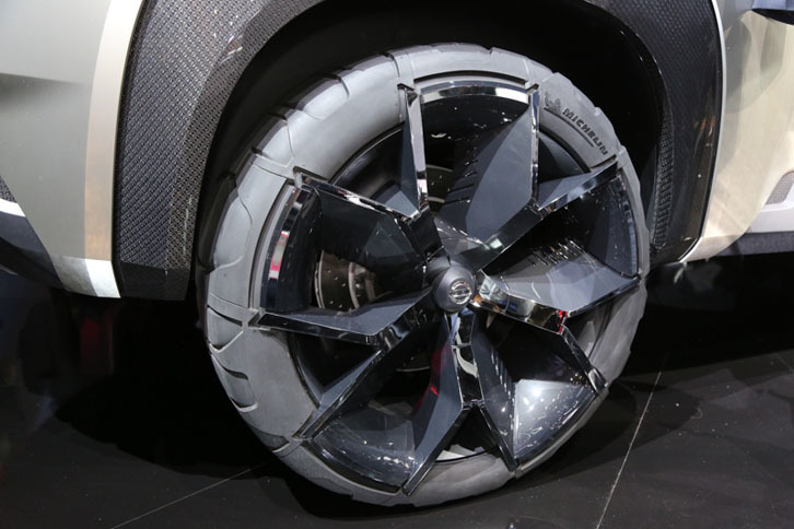 日産クロスモーション（タイヤ）