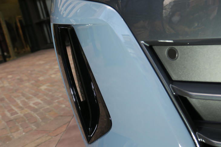 アウディe-tron GTクワトロ（エアカーテン）