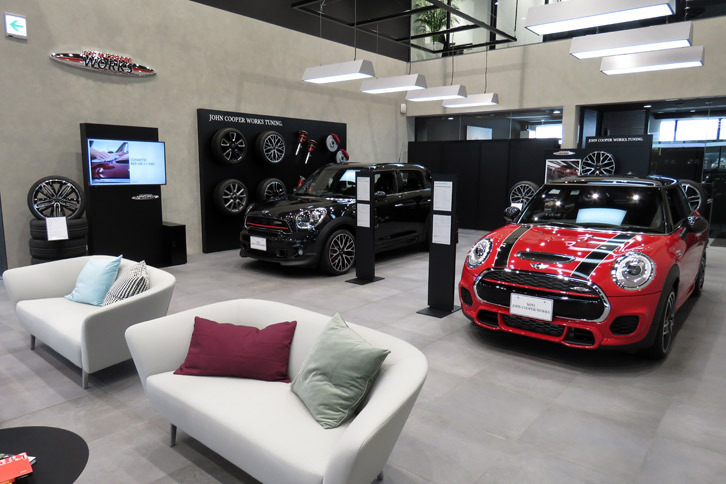 MINIの展示エリアでは、高性能モデルの「ジョンクーパーワークス」を含め、11台の最新モデルが展示される。