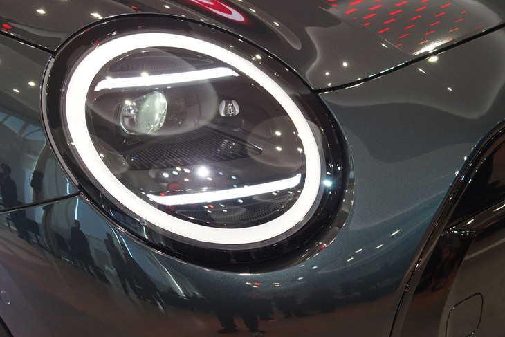 MINIジョンクーパーワークスE（ヘッドランプ）