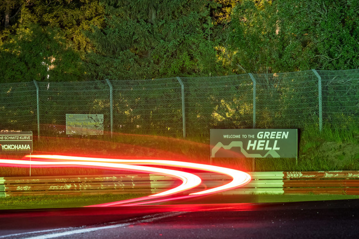 ナイトセクションは耐久レースの醍醐味（だいごみ）。いくら補助灯を装着してるとはいえ、真っ暗な森のなかをあの速度で走るなんて、恐ろしくてボクには無理！