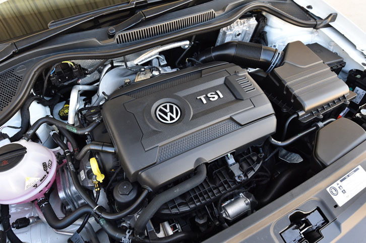 「ポロGTI」の1.8リッター直4ターボエンジン。MT仕様車（写真）のものは、AT仕様車の25.5kgmより7.1kgm大きな、32.6kgmの最大トルクを発生する。