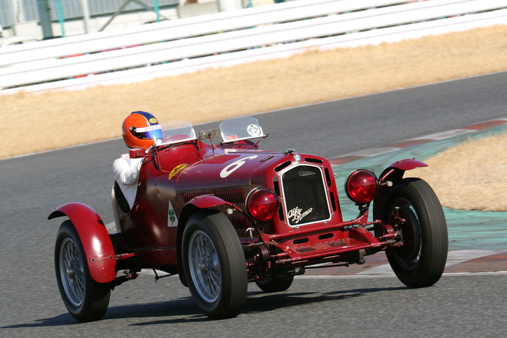 その「GTAm」の、いわばご先祖さまである1930年「アルファ・ロメオ・ティーポ6C」も走った。TBCCにはレギュラープログラムとして戦前車によるヴィンテージスポーツ走行が設けられているが、今回は若いモデルたちと混走となった。