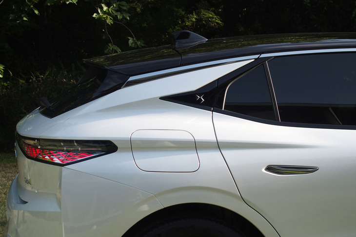 DS 4リヴォリPureTech（リアコンビランプ）