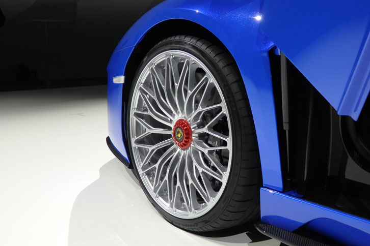 ランボルギーニ・アヴェンタドールS（フロントタイヤ）