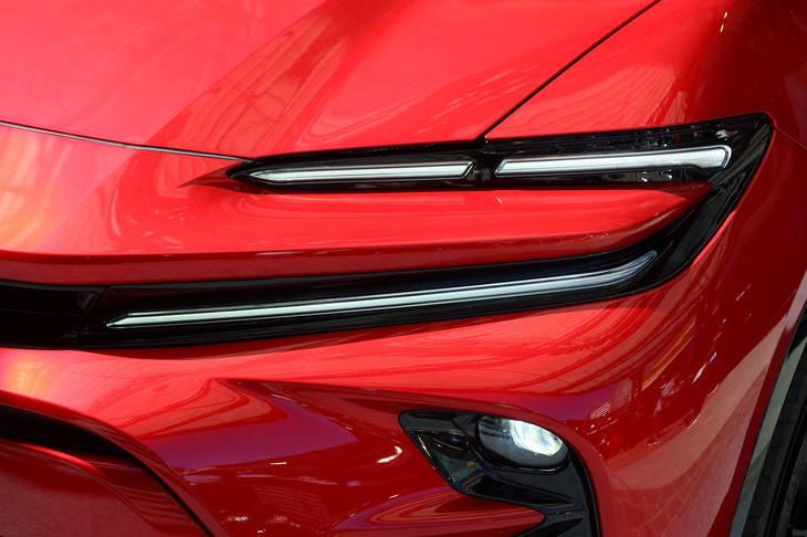 トヨタ・クラウン スポーツ（ヘッドランプ）