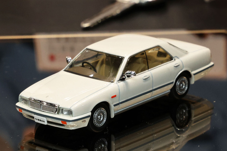 これもトミカリミテッドヴィンテージNEOが初公開という、レストアされて話題となった伊藤かずえ仕様の1/64「日産シーマ」。
