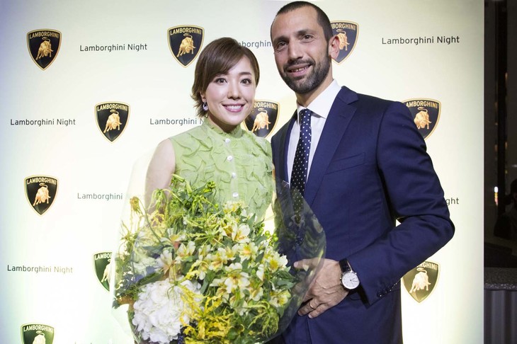 歌手の平原綾香（写真左）とランボルギーニ・ジャパン カントリー・マネージャーのフランチェスコ・クレシ氏（写真右）。