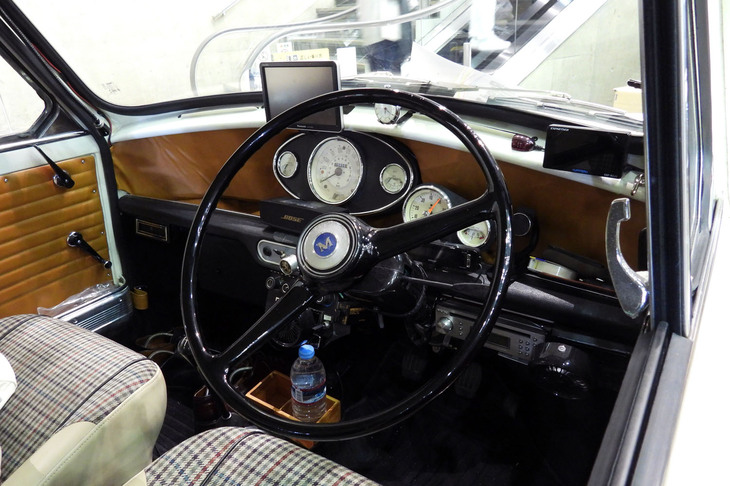 モーリス・ミニ マイナー トラベラー／純喫茶ツタヤ