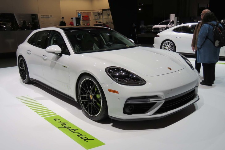 ポルシェ・パナメーラ ターボS E-ハイブリッド スポーツツーリスモ