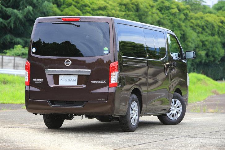 「NV350キャラバン」は商用車としてはもちろん、レジャーなどで積載性の高いクルマを求めるユーザーからも支持を集めている。写真はそうしたユーザーに人気のバンの上級グレード「プレミアムGX」。