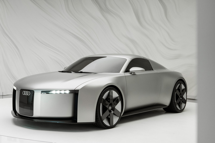 シンプルなそのデザインは、戦前のグランプリカー「アウトウニオン・タイプC」や、2004年登場の3代目「アウディA6」に着想を得たという。