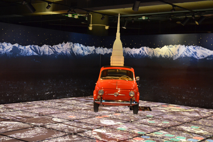 トリノ国立自動車博物館に展示されている「ヌオーヴァ500」。車体後部に最高出力15PSの空冷2気筒479ccエンジンを搭載するRR車として1957年に登場した。バリエーションを増やしながら1975年まで生産され、総生産台数は367万8000台に達したという。