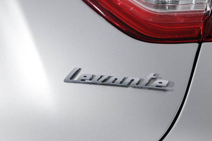 ボディーには、ディーゼルであることを示すバッジなどは備わっていない。ディーゼルモデルであることを室外から確認する術は“エンジンサウンド”のみとなる。