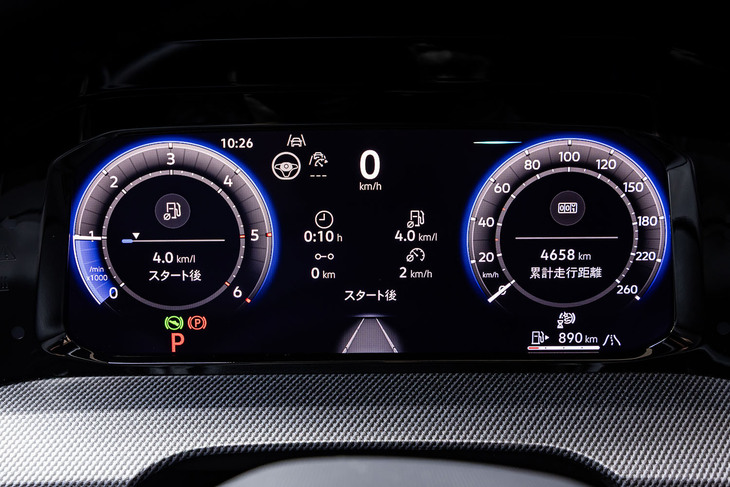 出発前に撮影した今回の試乗車両となった「ゴルフヴァリアントTDI Rライン」のメーター。2025年1月に登録され、オドメーターは4658kmを示していた。