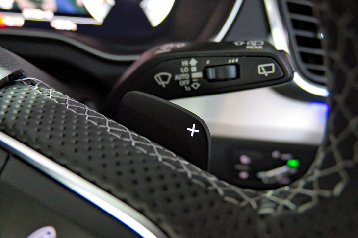 アウディQ5スポーツバック 1st edition（シフトパドル）