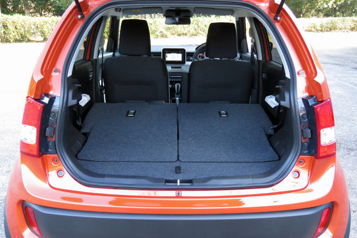 スズキ・イグニス ハイブリッドMZ（ラゲッジルーム）