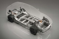 新型EVのベアシャシー。フロントのモーターやインバーター、DCDCコンバーターはコンパクトに一体化されている。