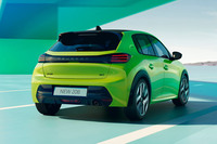 フロントデザインが変わった「プジョー208」発売の画像