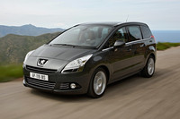 プジョーのミニバン「5008」が日本上陸