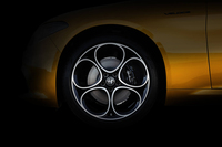 新デザインの5ホールホイールも「GTジュニア」の専用アイテム。「ジュリア」は19インチ、「ステルヴィオ」は21インチサイズが組み合わされている。