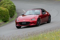 予防安全パッケージ「i-ACTIVSENSE」が全車に標準装備とされた。これによりマツダは、国内で販売する主要7車種すべてが「サポカーSワイド」に該当することとなった。