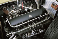 「DS8ツェッペリン」のV12エンジンは7973ccの排気量から197bhp/3200rpmを発生。重厚なボディーを架装しても、最高速は170km/hに達した。