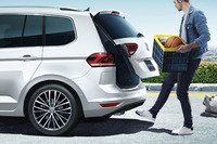 フォルクスワーゲン、装備を強化した「ゴルフトゥーラン」の限定車発売の画像