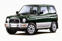 1994年に発売された軽SUV「パジェロミニ」（写真）のほか、「パジェロジュニア」や「パジェロイオ」などパジェロのシリーズ展開を行ってきた三菱。新型パジェロを起点に、新たなシリーズ化も計画しているという。
	 