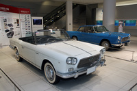 1960年「プリンス・スカイラインスポーツ」。コンバーチブル、クーペともどもミケロッティがデザインしてアレマーノの工房でつくられ、トリノショーに出展されたプロトタイプそのもの。2016年に日産のショールームに展示された際のショット。