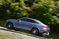 トランスミッションは「9Gトロニック」と呼ばれる9段AT。意のままになるスポーツドライビングと優れたクルージング性能が追求されている。