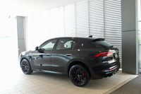 外装色は「ネロ・テンペスタ」（写真）のほか、「ビアンコ」「グリージョ・ラヴァ」「ビアンコ・アストロ」「ブルー・インテンソ」の全5色をラインナップしている。