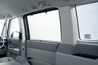 ウィンドウ下端のラインを前から後ろまで水平に通すことで、走行中の視野が安定し、乗り物酔いしにくくなるという。