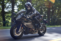 ヤマハが新型スーパースポーツバイク「YZF-R9 ABS」を発表の画像